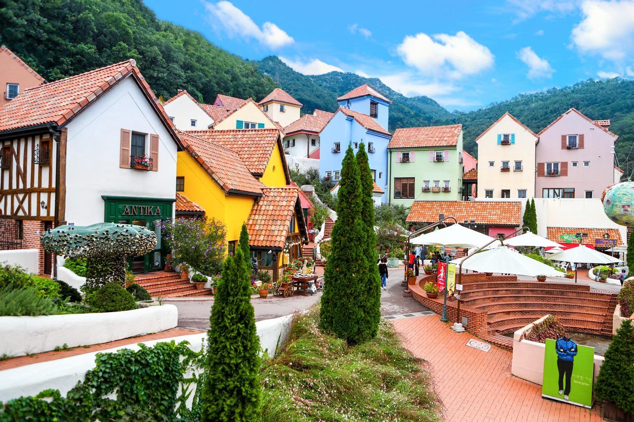 Làng Petite France atoz tour